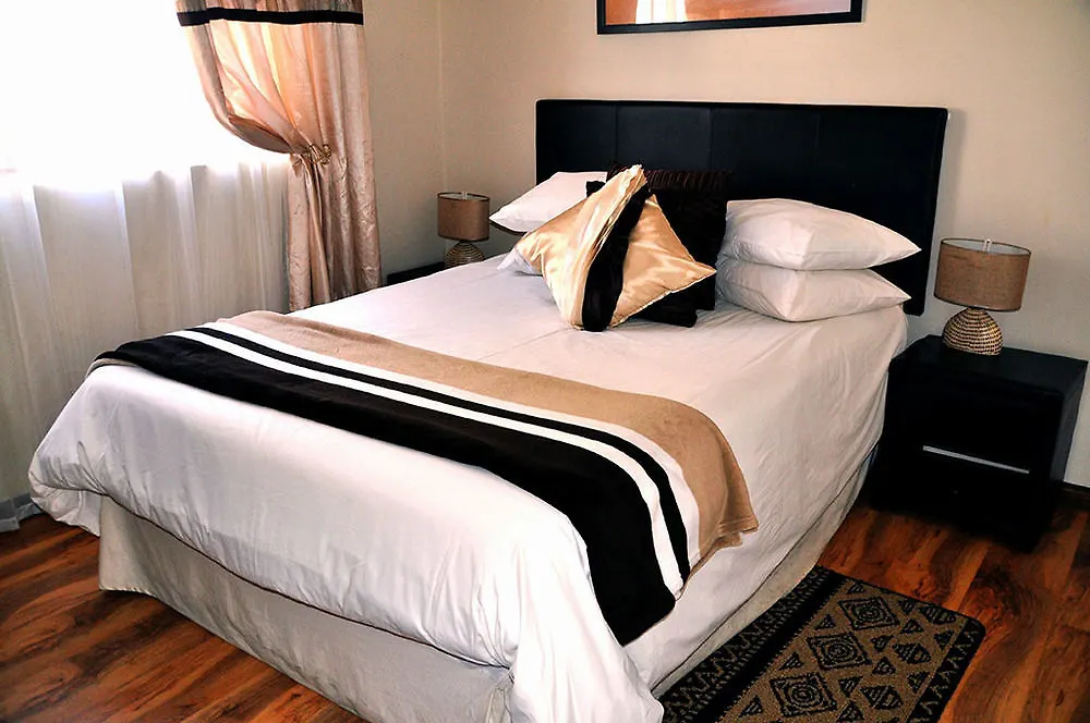 Cape Wine Route Guest House Brackenfell