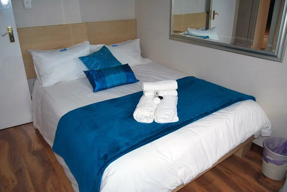 Cape Wine Route Guest House Brackenfell