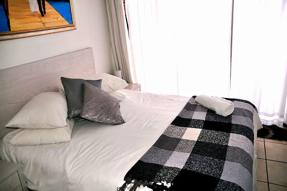 Cape Wine Route Guest House Brackenfell 3*,