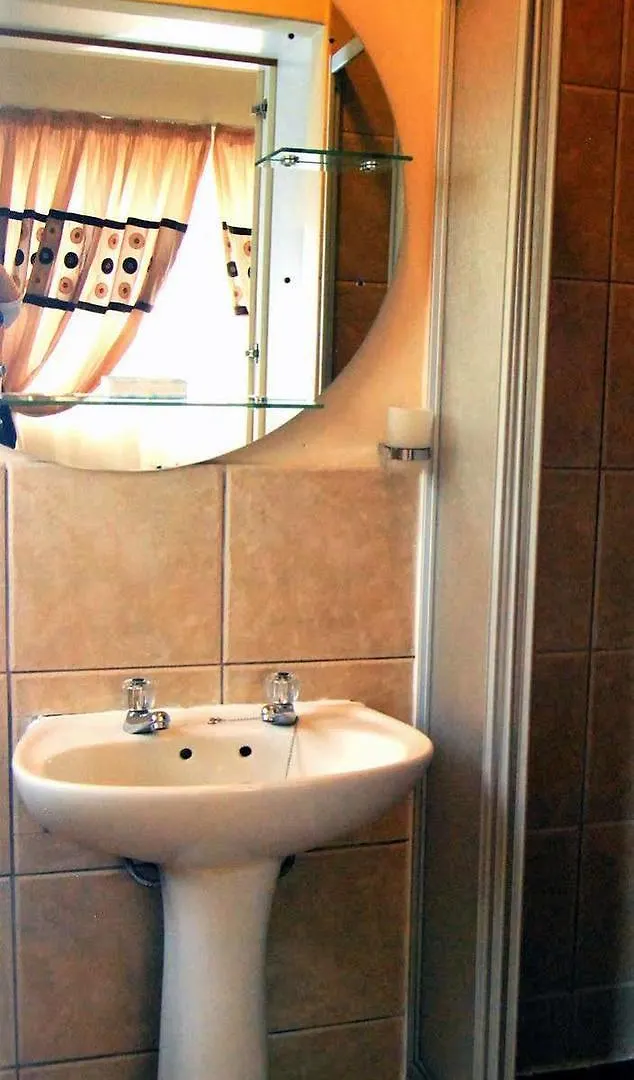 ***  Cape Wine Route Guest House Brackenfell Sudafrica