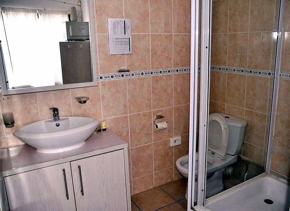 Cape Wine Route Guest House Brackenfell