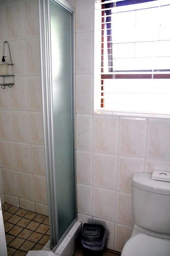 Cape Wine Route Guest House Brackenfell 3*,