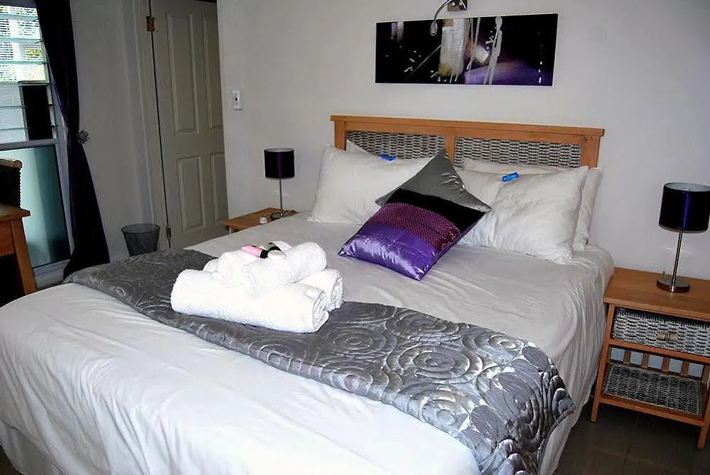 Cape Wine Route Guest House Brackenfell
