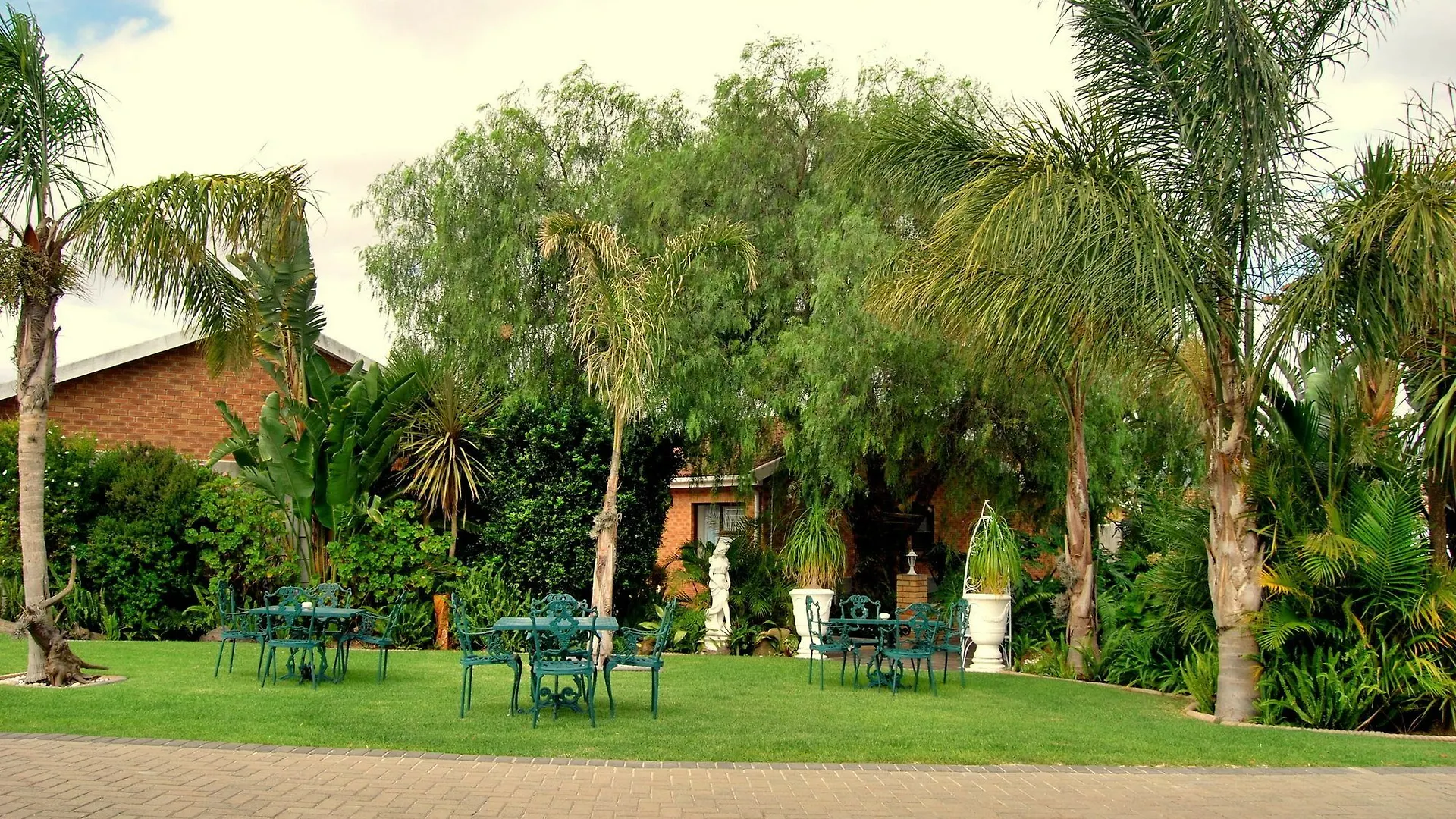 ***  Cape Wine Route Guest House Brackenfell South Africa
