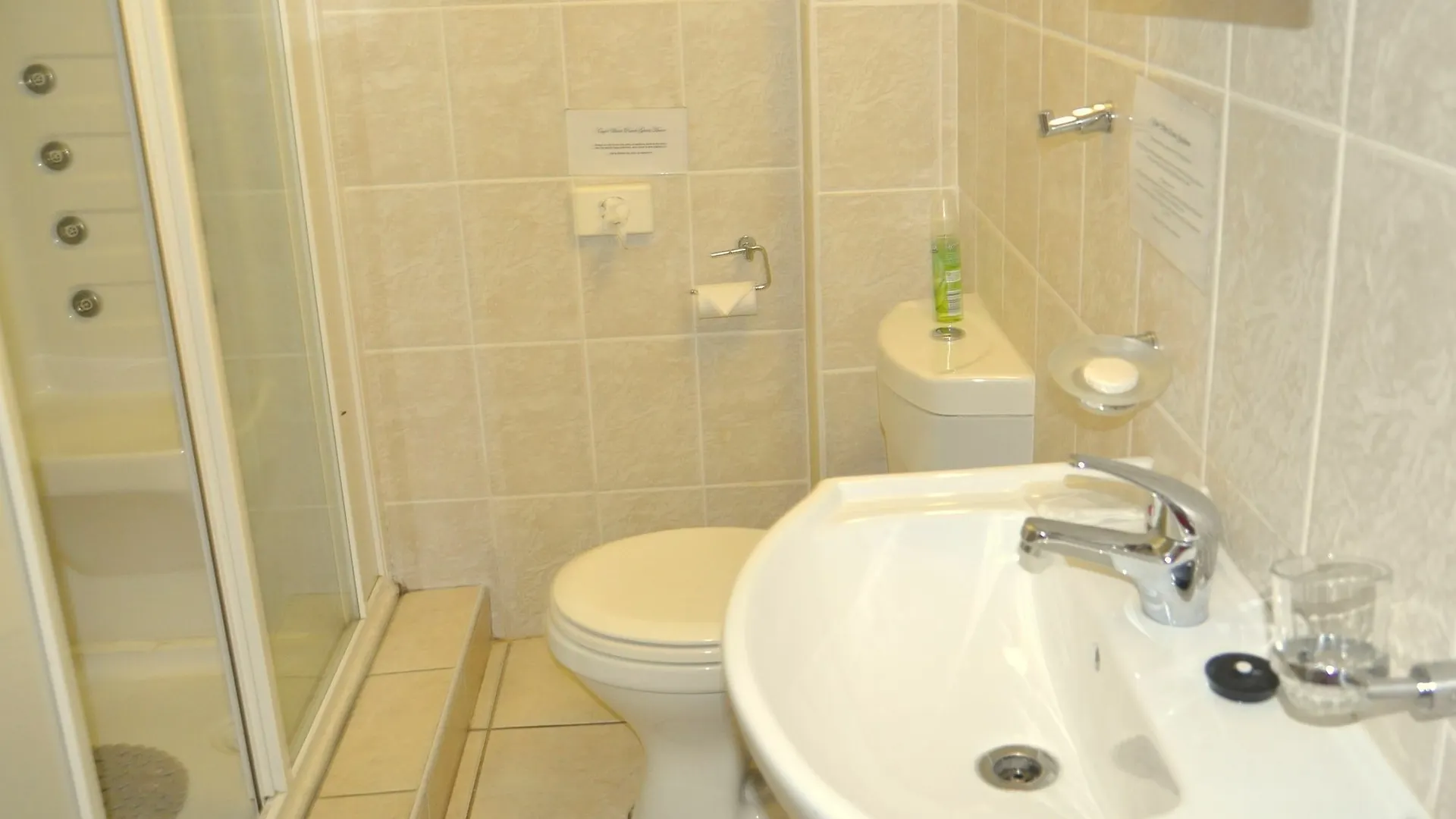 Cape Wine Route Guest House Brackenfell