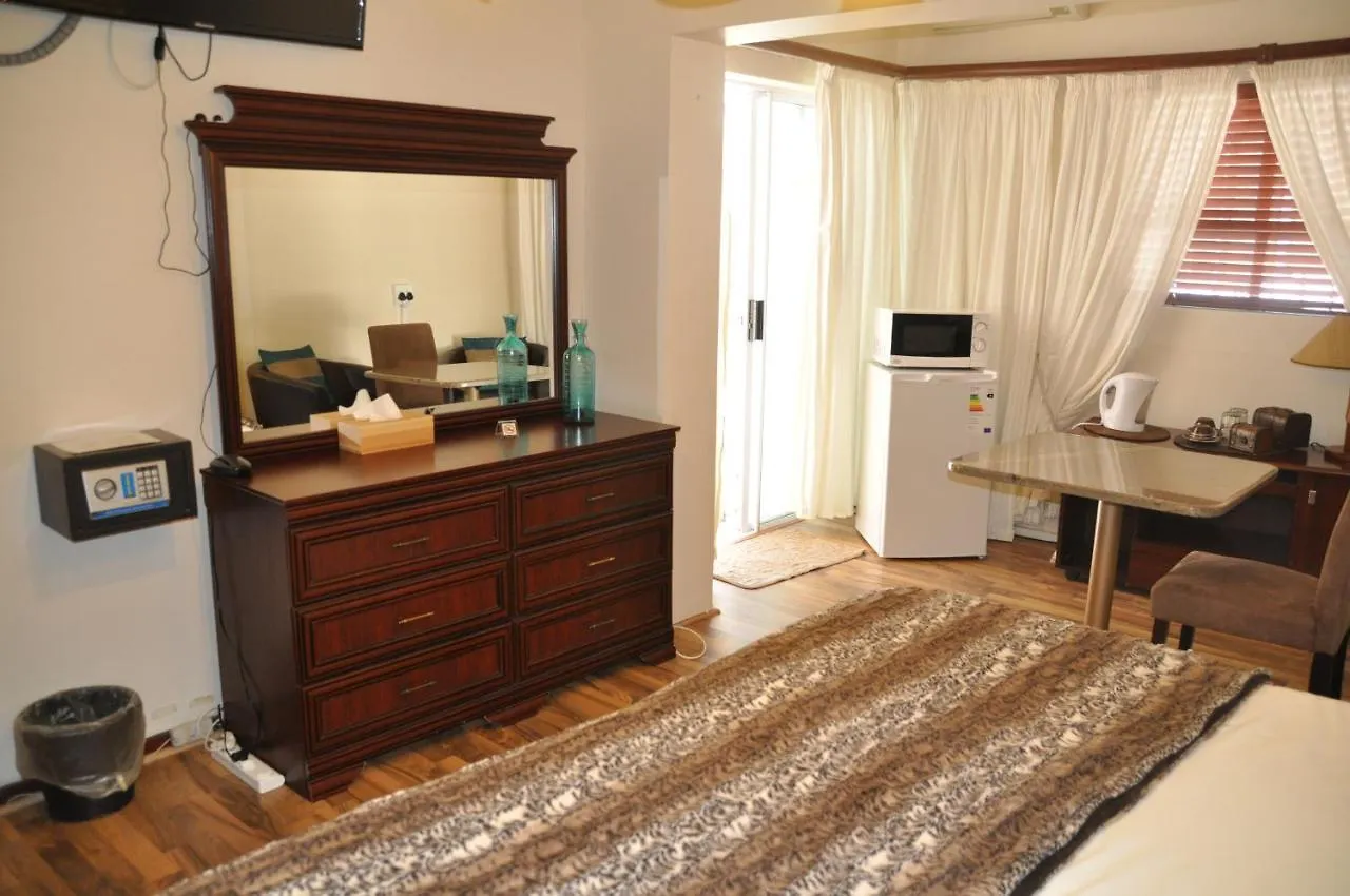 Cape Wine Route Guest House Brackenfell 3*,  South Africa