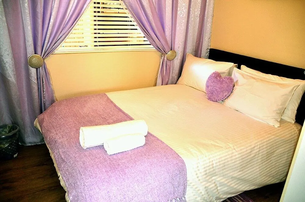 Cape Wine Route Guest House Brackenfell